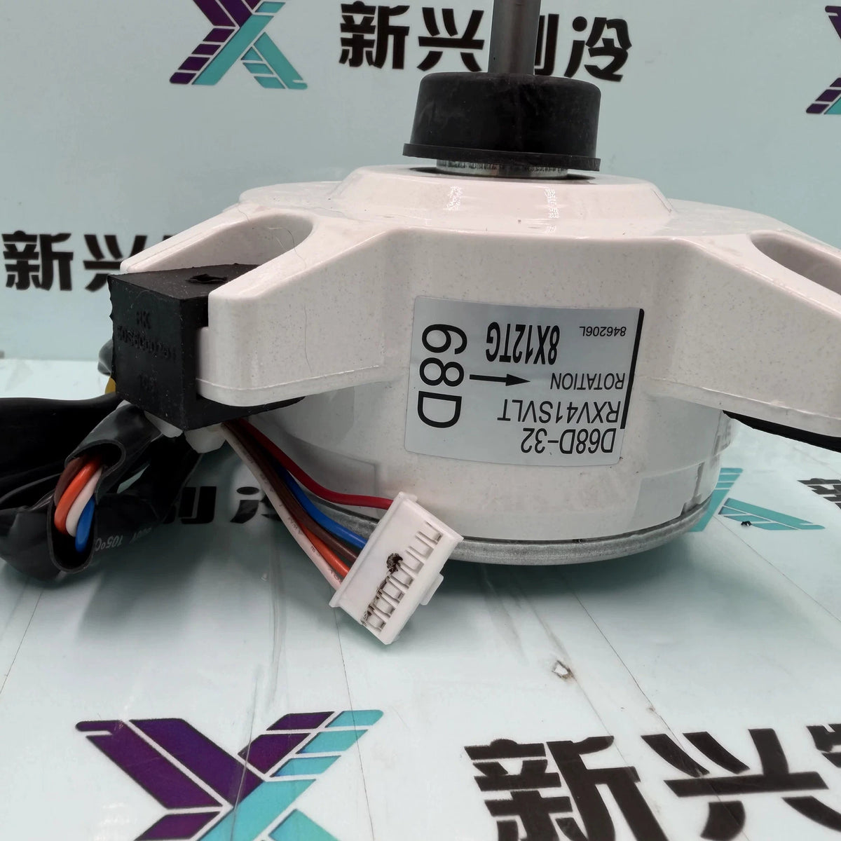 1PCS  FIT FOR Air conditioner outdoor fan DC motor D68D-32 motor RXV41SVLT