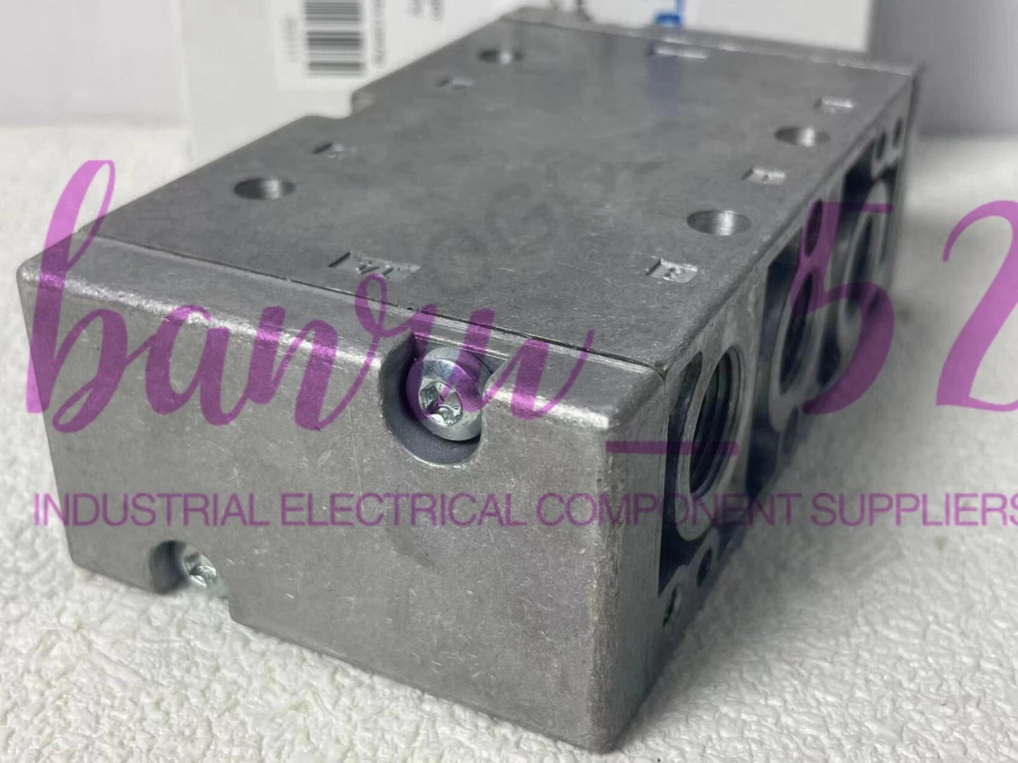 1pcs  Festo   ones Pneumatic Control Valve 14953 J-5-3/8-B #P
