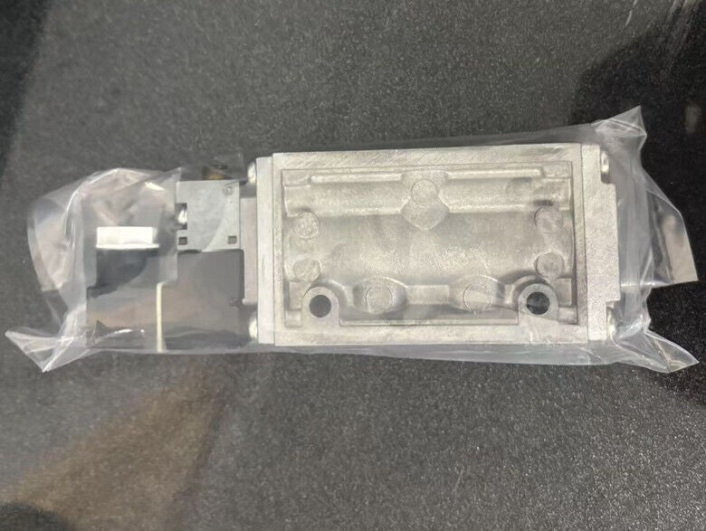 1pcs  CKD solenoid valve 4F110-08-DC24V