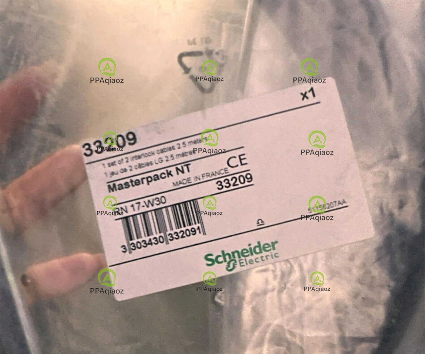 SCHNEIDER   33209  1 SET OF 2 INTERLOCK CABLES 2.5M  IN BAG .