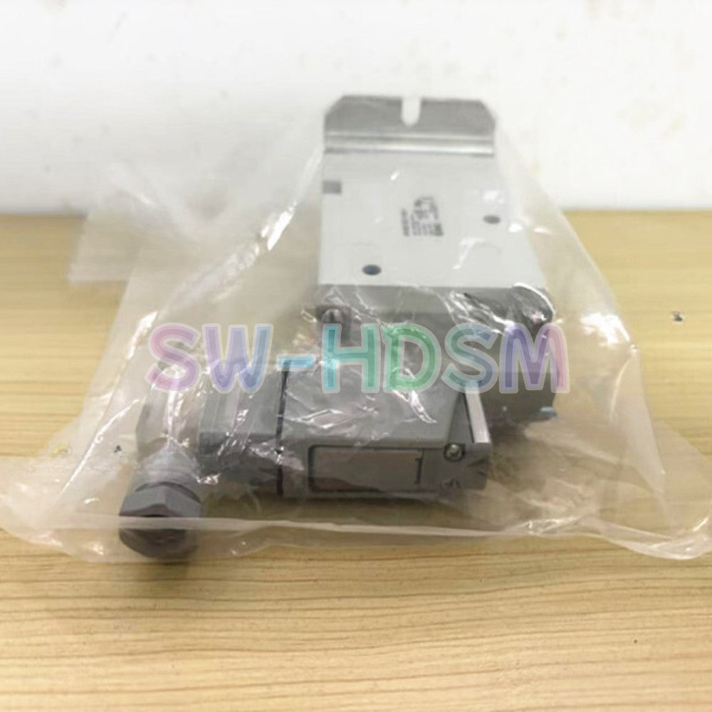 1PCS  for SMC Solenoid Valve VP742R-5DZ1-04A-F Freight Free