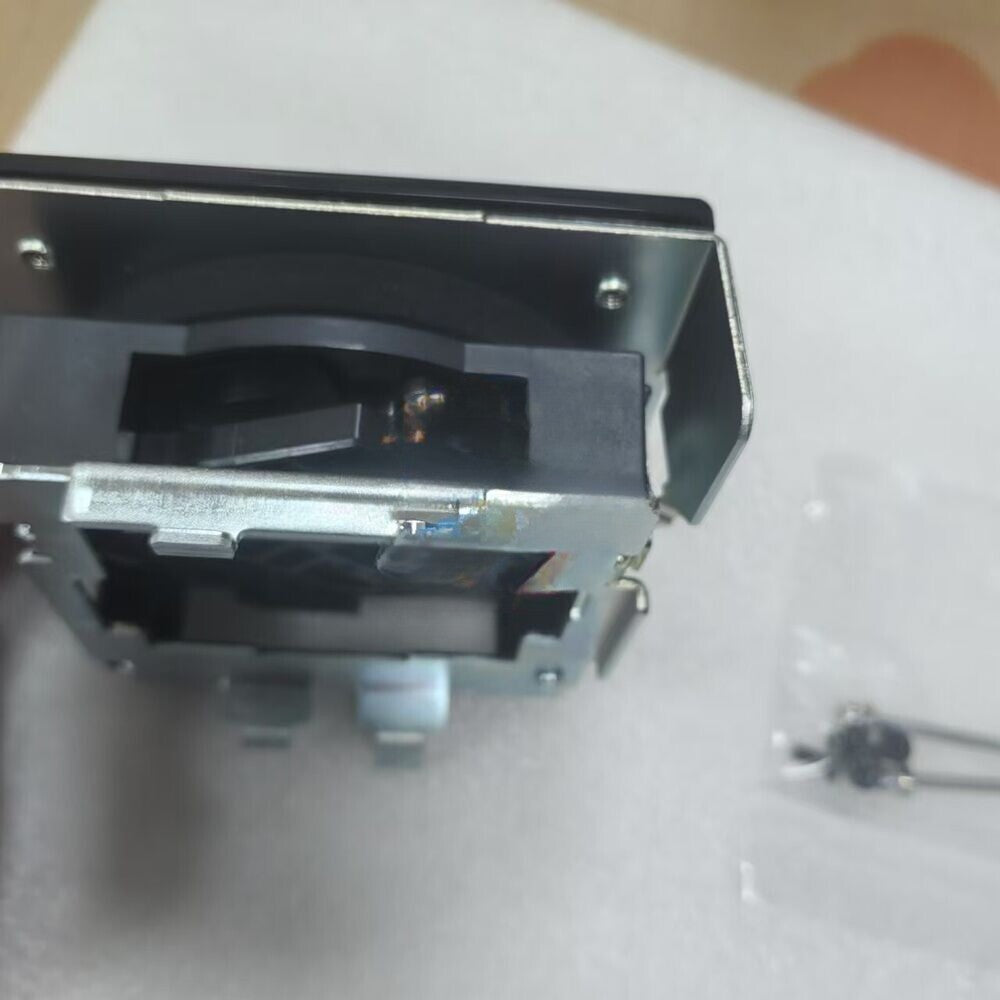 1PC  Mitsubishi circuit breaker operating handle F-05SV2 LF DR