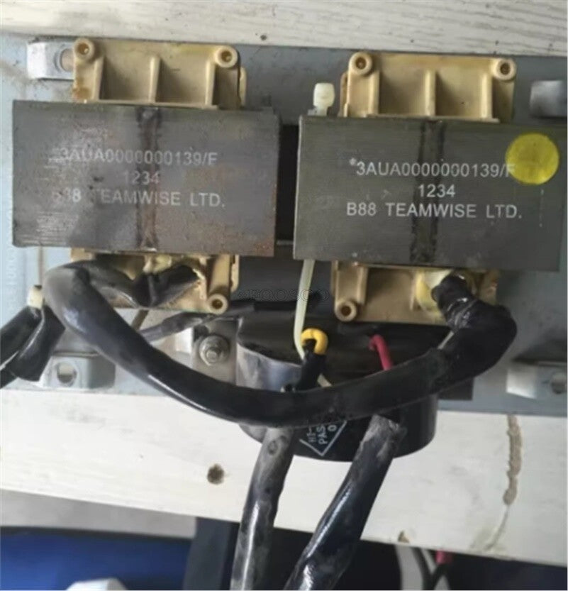 1pcs  ABB 3AUA0000000139/F frequency converter