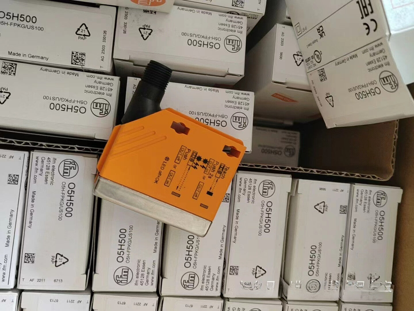 1pcs  IFM O5H500 Photoelectric Sensor
