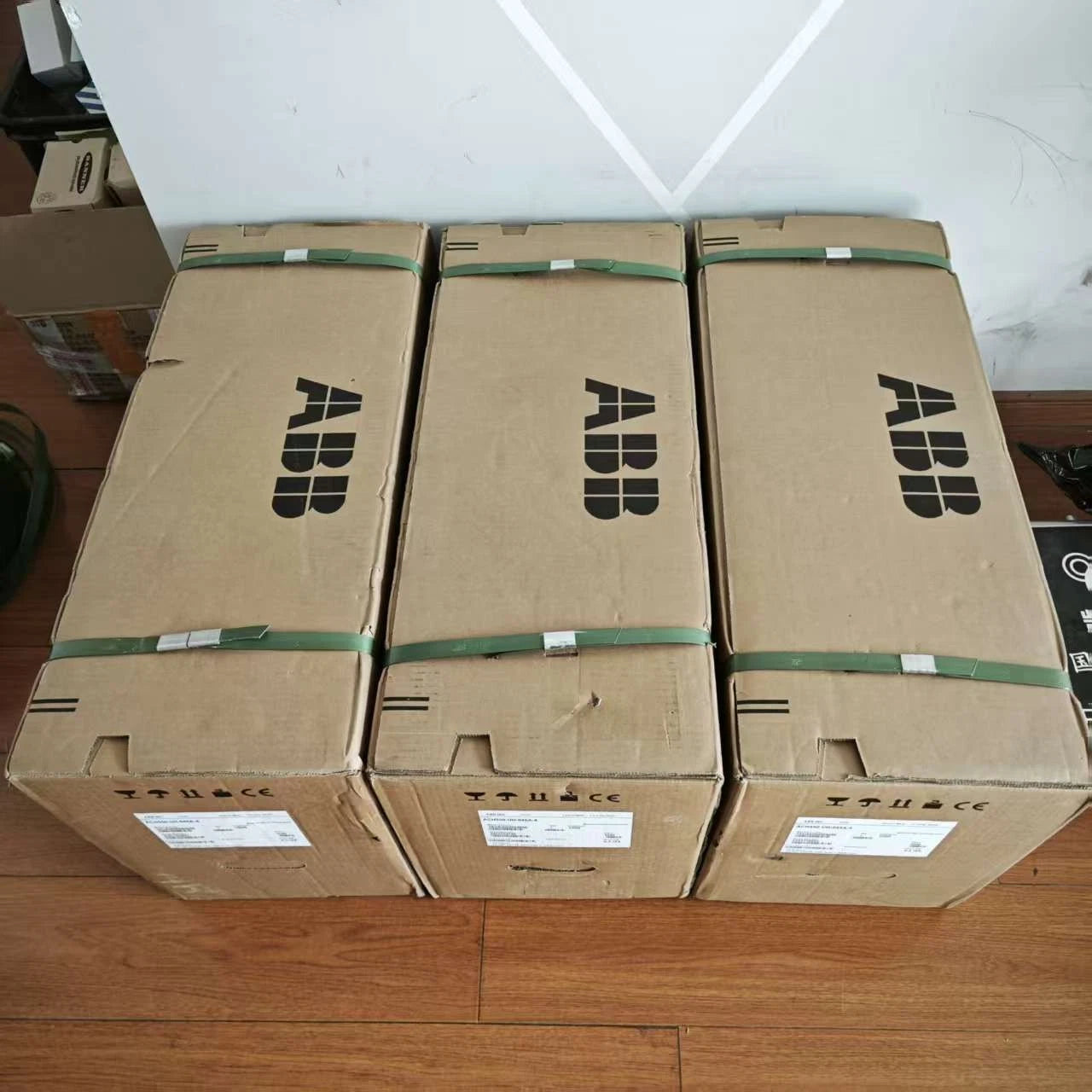 1 PC  ABB ACS880-01-240A-5 frequency converter  or UPS