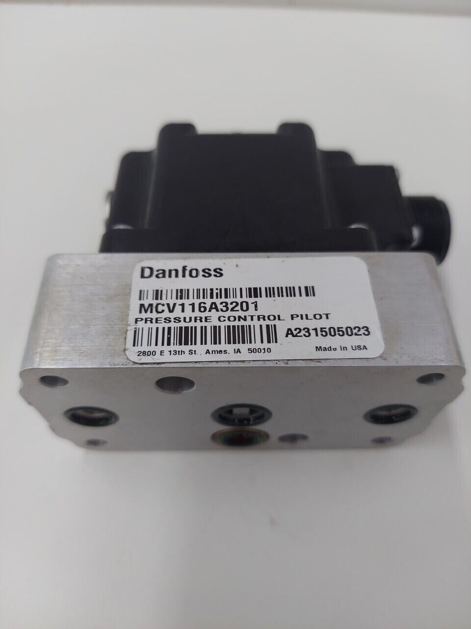 1pcs For Danfoss MCV116A3201 Control Valve