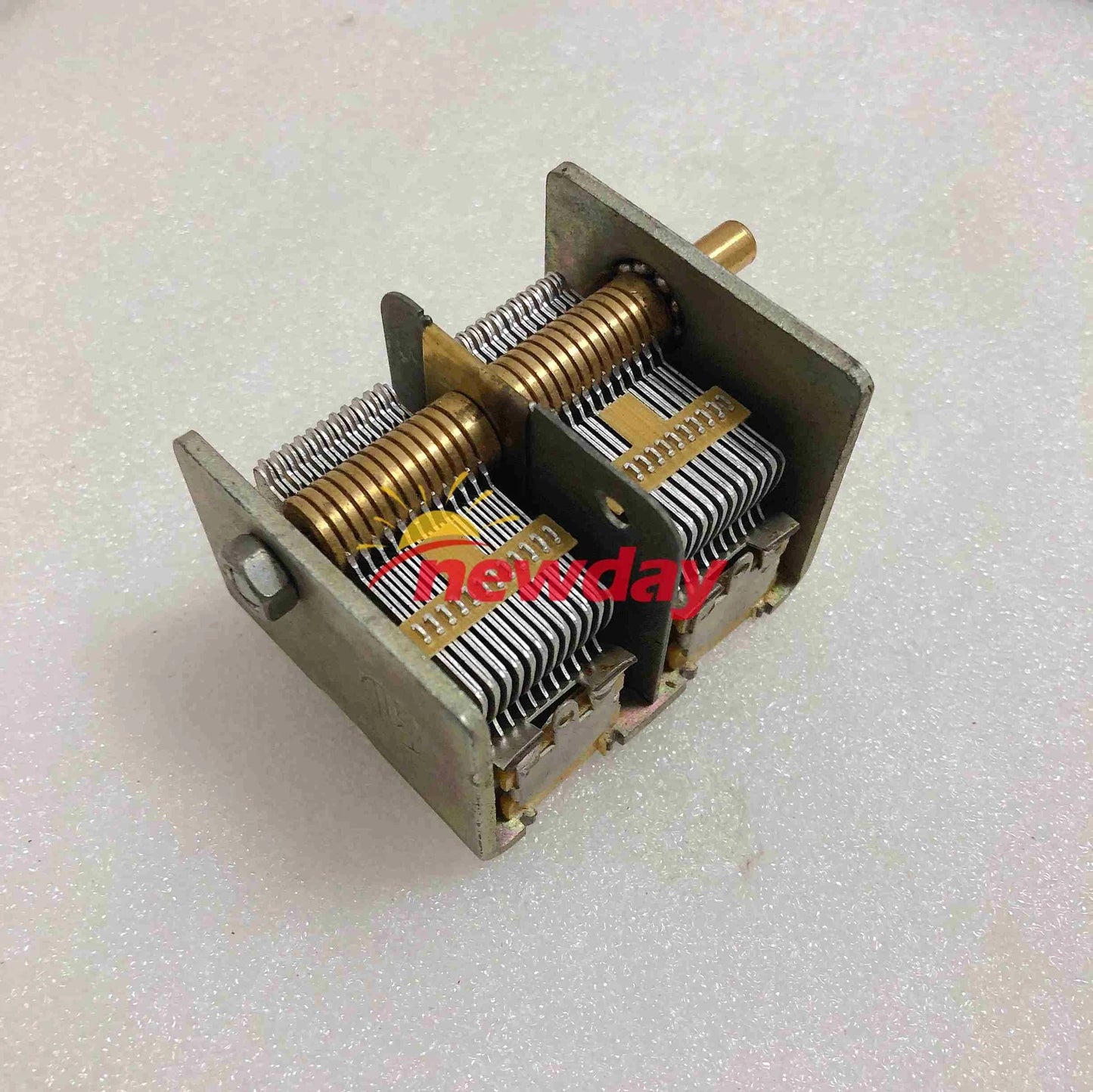 365pF+365pF, Capacitor, Variable, Dual Section, Broadcast, Air Dielectric