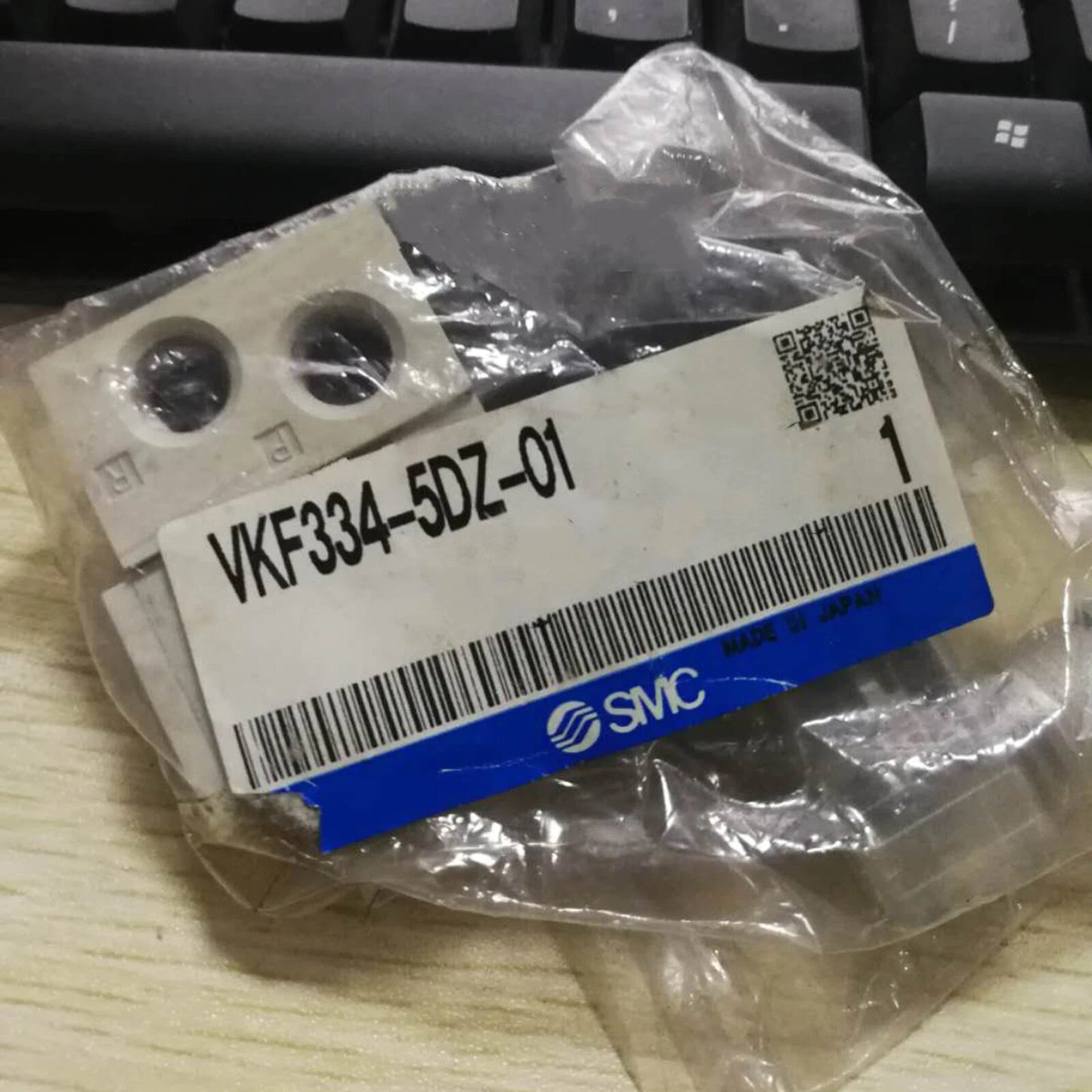 1PC  SMC Solenoid Valve VKF334-5DZ-01 FREE SHIPPING #P