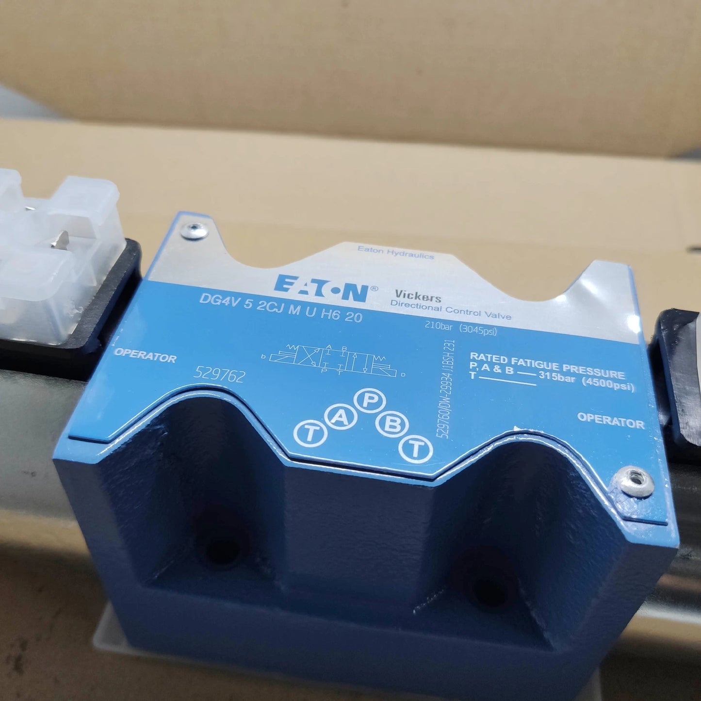 1PC DG4V-5-2CJ-M-U-H6-20 DG4V52CJMUH620 DG4V 5 2CJ M U H6 20 /   valve