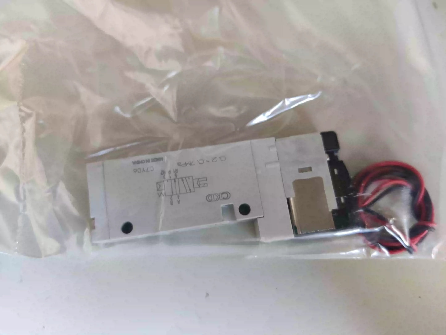 1pcs CKD 4RD110-M5-G2-3 Solenoid Valve