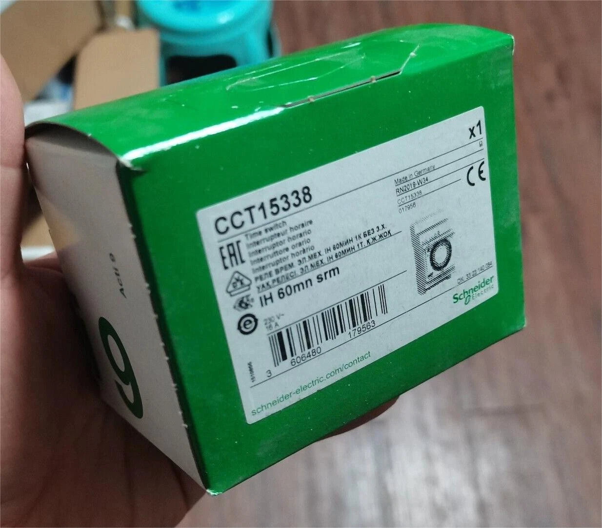 SCHNEIDER   CCT15338  TIME SWITCH  IH 60mn srm 230V-16A  /UPS