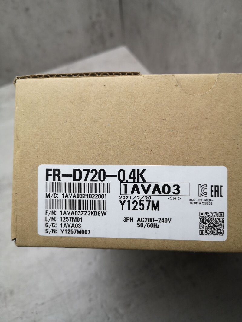 1pcs Mitsubishi Frequency Converter FR-D720-0.4K