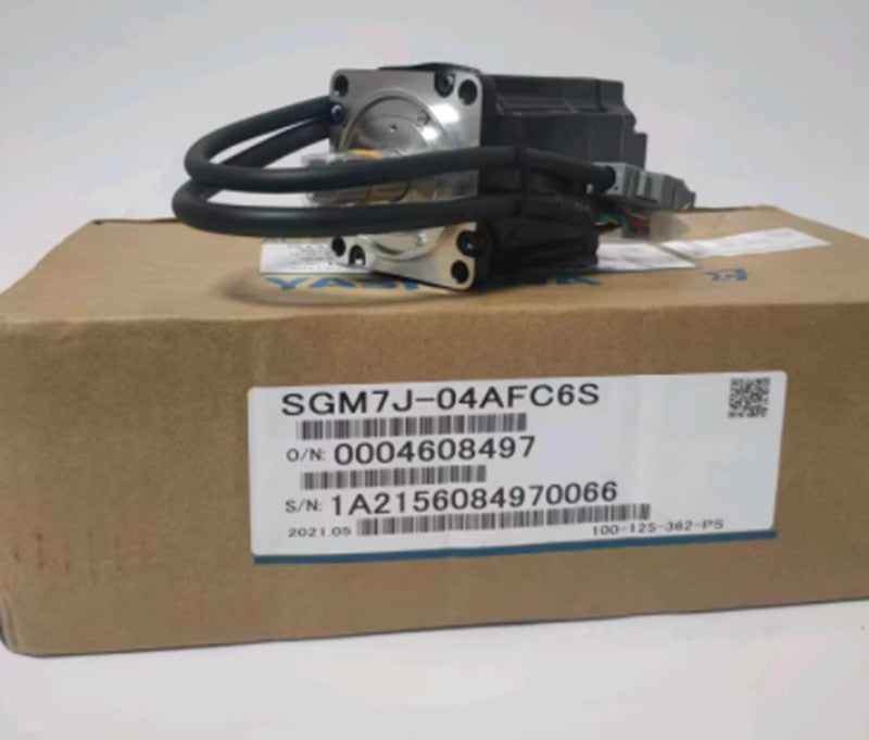 1PC  YASKAWA servo motor SGM7J-04AFC6S