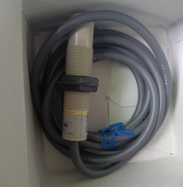 1PC Omron E2K-X8MF1 Proximity Switch E2KX8MF1