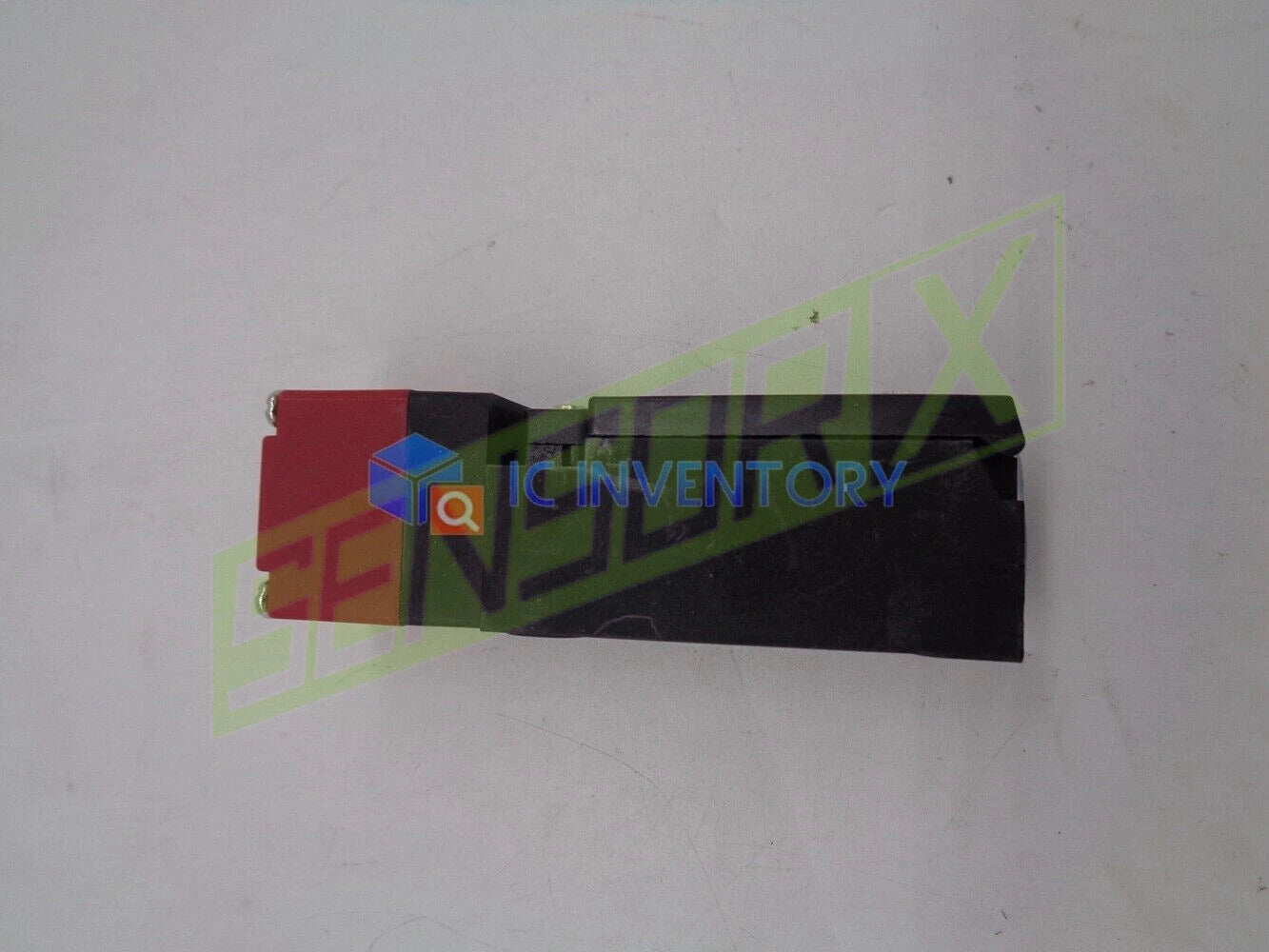 1PCS   Omron Safety Door Switch D4NS-1DF ~ #P