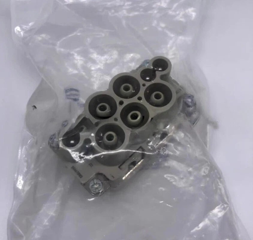 1PCS  FIT 09380082601 HAN K 4/4-M male 4 thick 4 thin ground connector 36 16A
