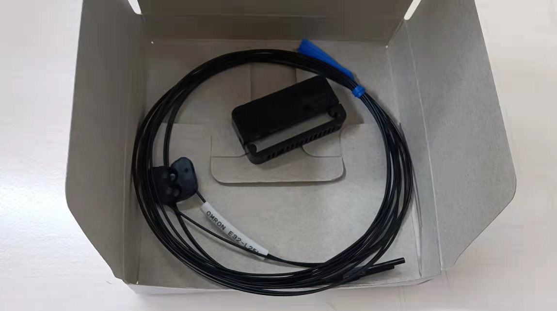 1pcs Omron E32-L25L Fiber Optic Sensors