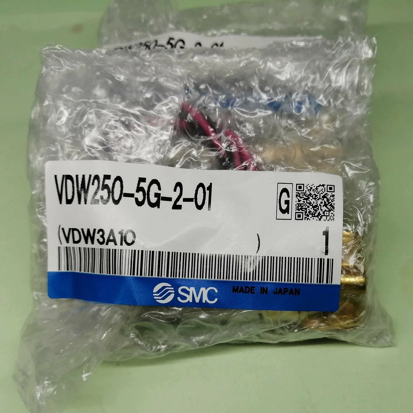 1PC   SMC VDW250-5G-2-01 solenoid valve spot stock  #P