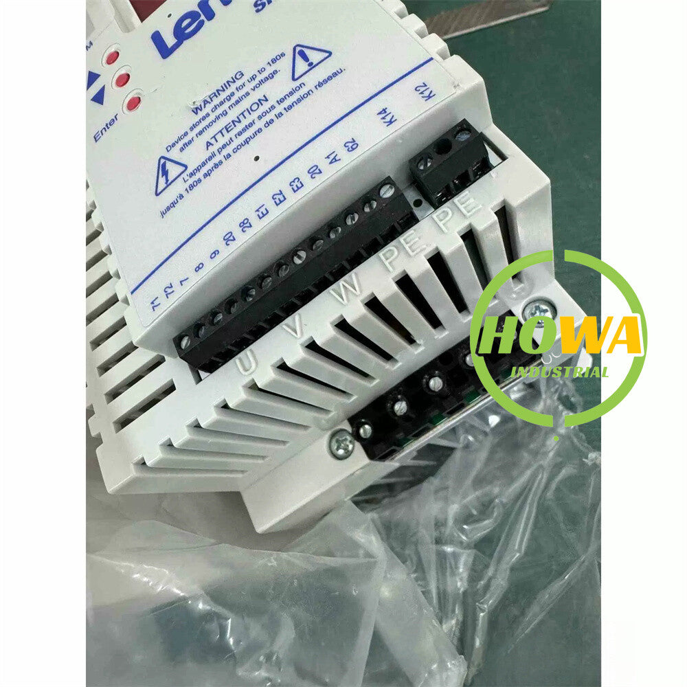 1/Piece  Lenze Inverter ESMD222L4TXA 380V 2.2kw Frequency Converter