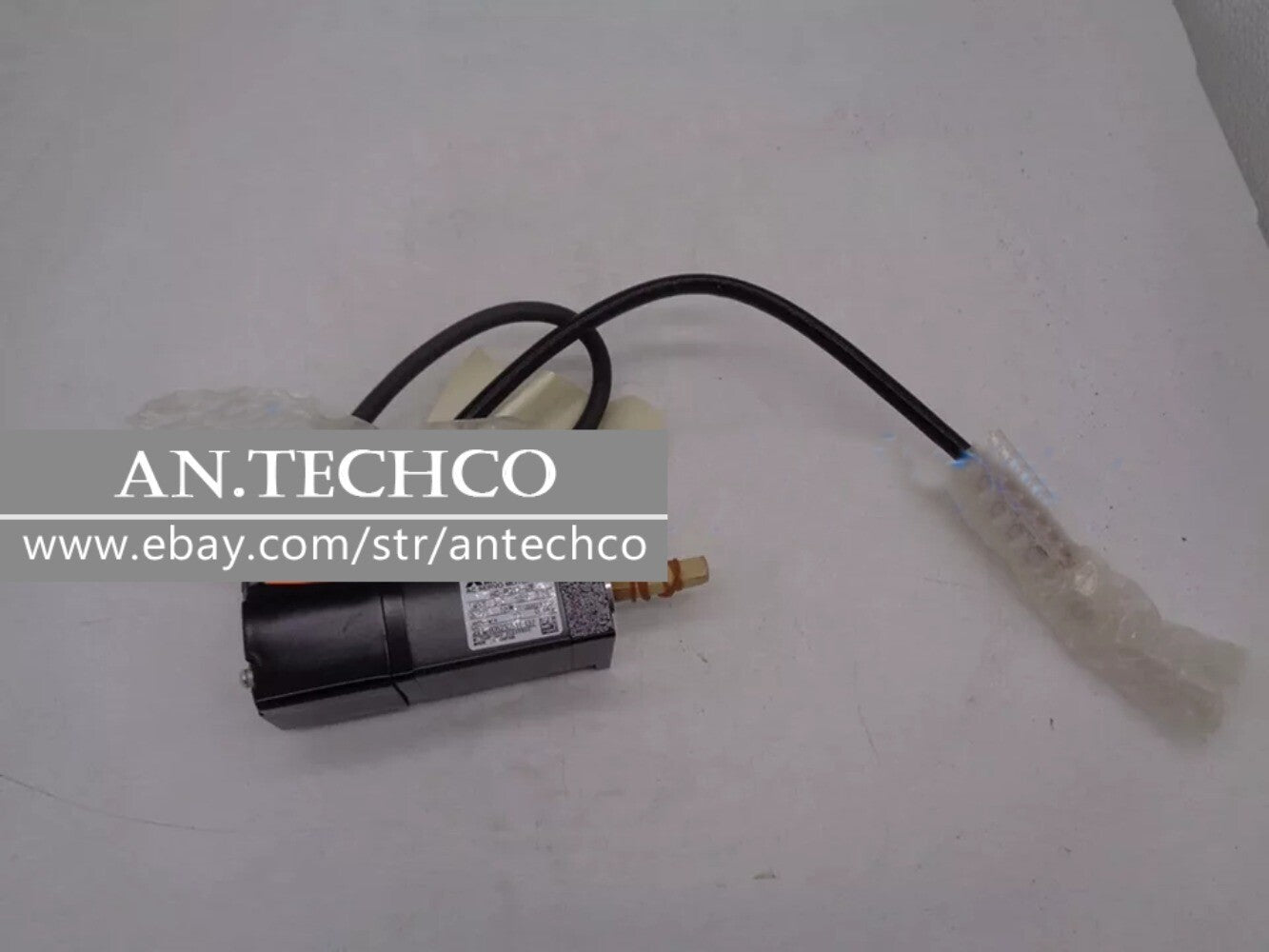 1PCS  Mitsubishi AC Servo Motor HC-PQ13-UE