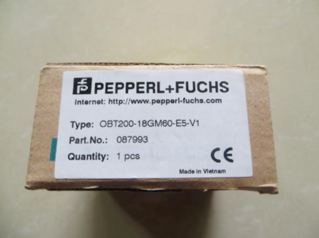 1pcs PEPPERL+FUCHS Sensor OBT200-18GM60-E5-V1