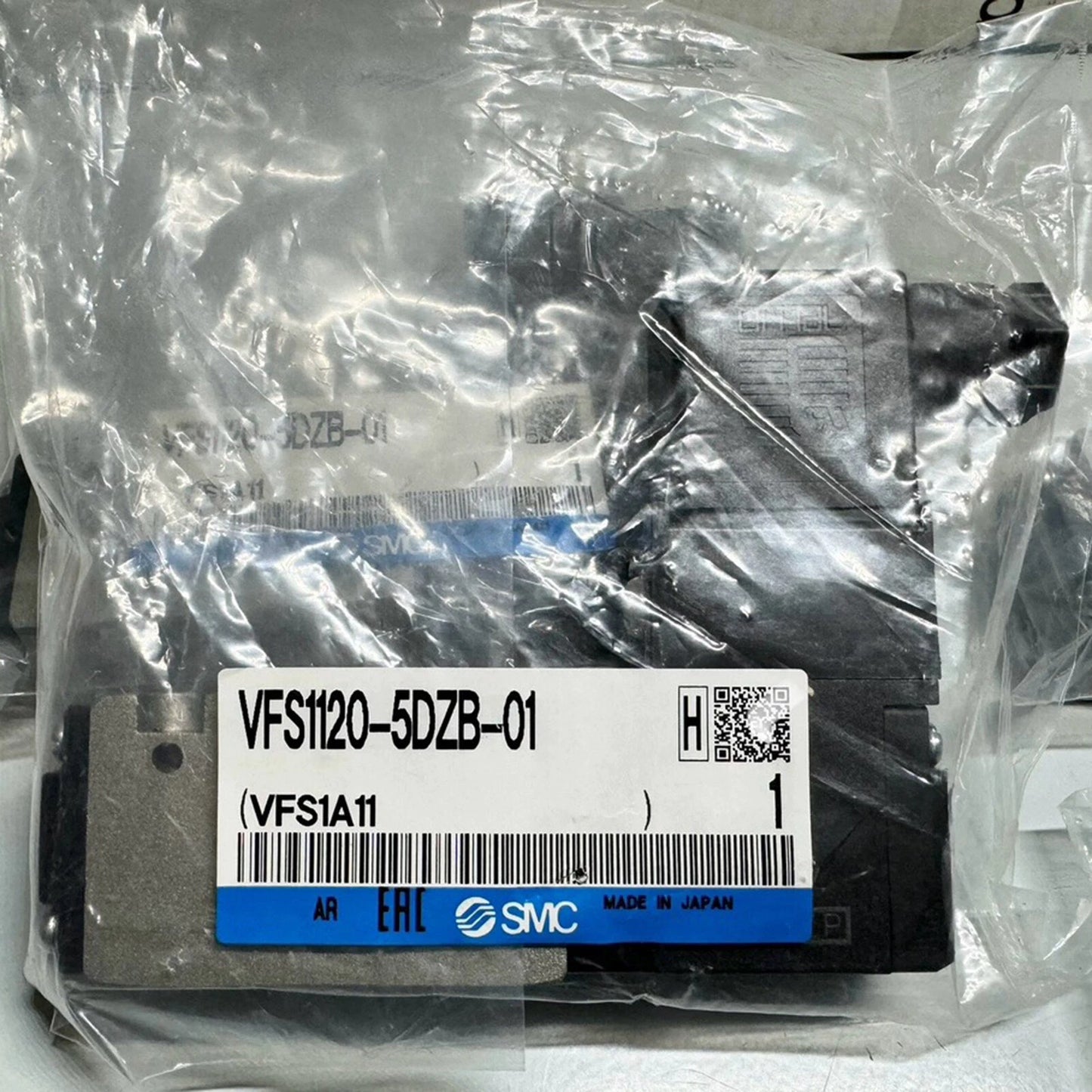 1PC  SMC VFS1120-5DZB-01 solenoid valve in bag Free shipping #P
