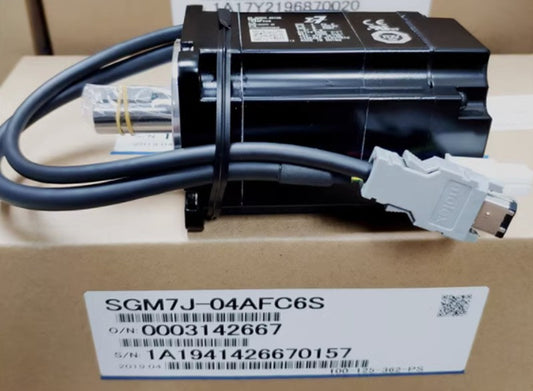 1PC  YASKAWA servo motor SGM7J-04AFC6S