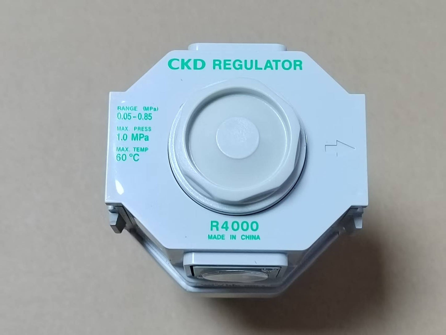 1pc CKD R4000-15-W   Pressure Reducing Valve Fast Delivery