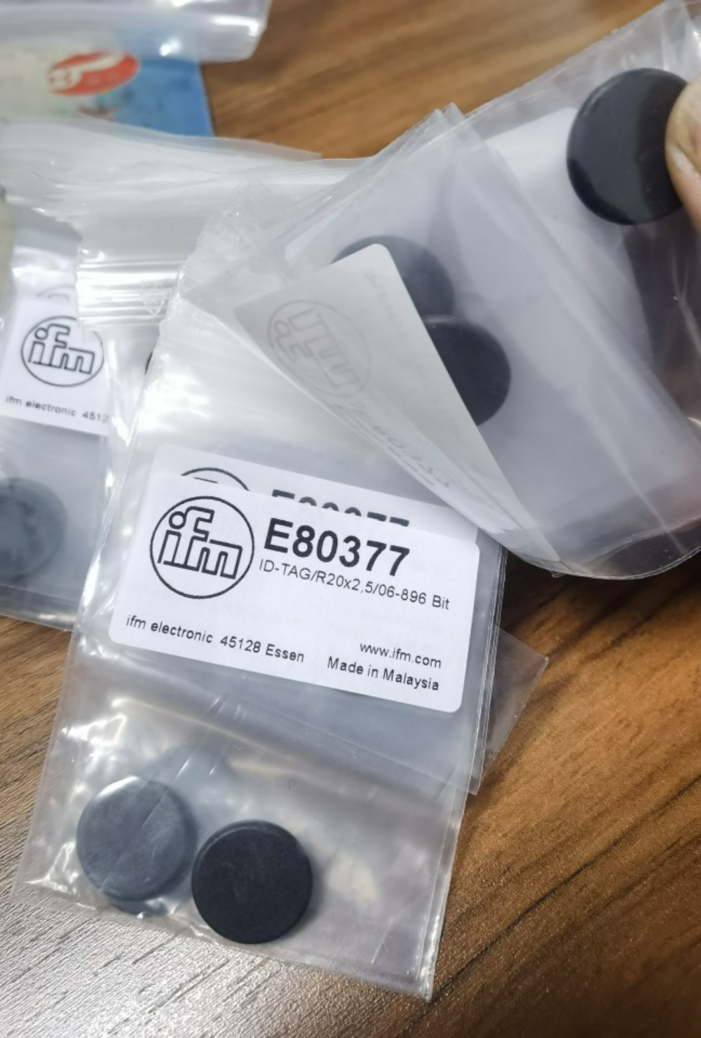 1pcs  IFM E80377 Sensor
