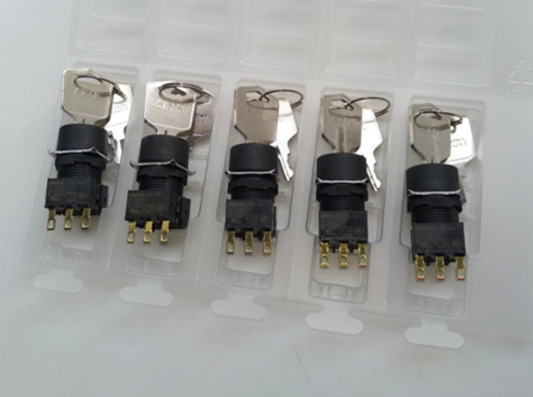 1pcs OMRON Key Switch A165K-T3M-2