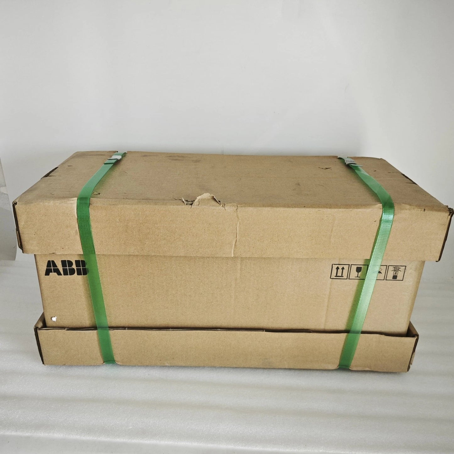 1 PC  ABB ACS880-01-027A-5 frequency converter  or UPS