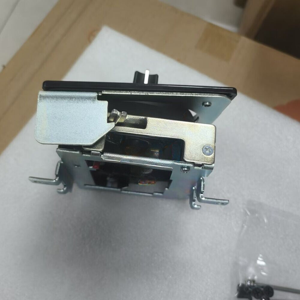 1PC  Mitsubishi circuit breaker operating handle F-05SV2 LF DR