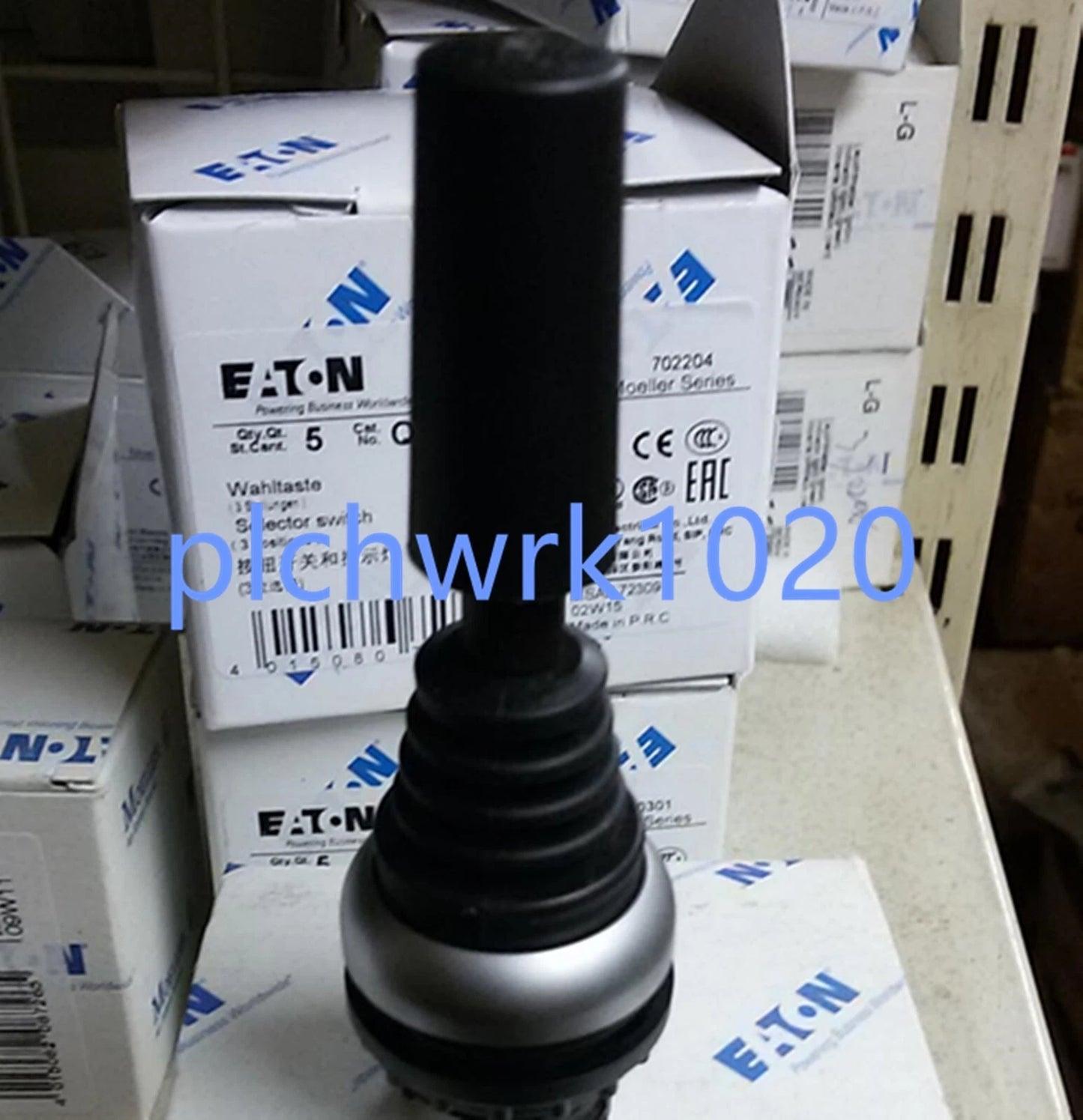 1 PCS  EATON M22-WRJ2V Cross Switch button head #P