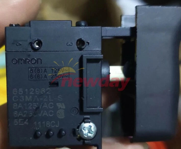 1PCS 6512962 C3MA-2L-S 8A125VAC 6A250VAC Trigger switch