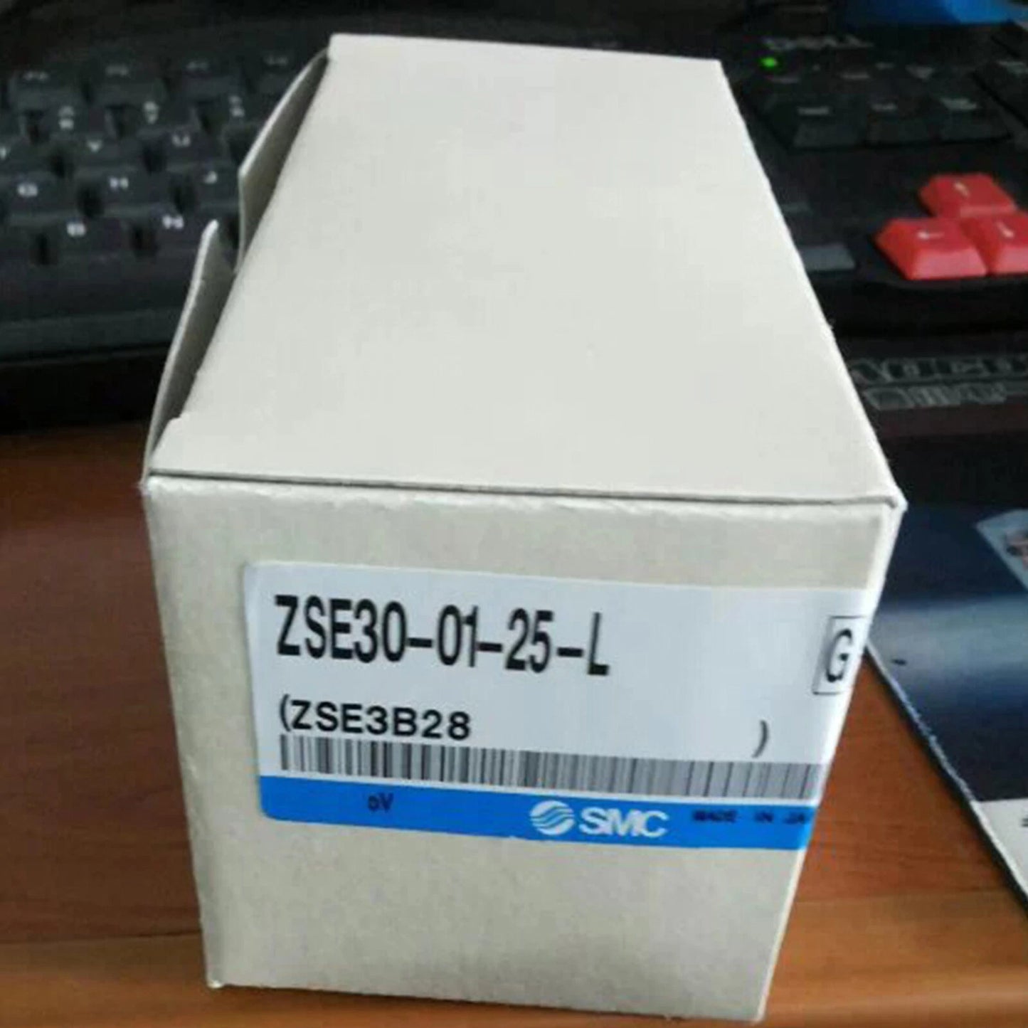 1pc  SMC ZSE30-01-25-L digital pressure switch Free ship #YP1 #P