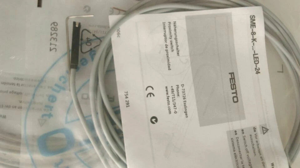 1x  FESTO Magnetic switch SMT-10M-PS-24V-E-2, 5-L-OE 551373