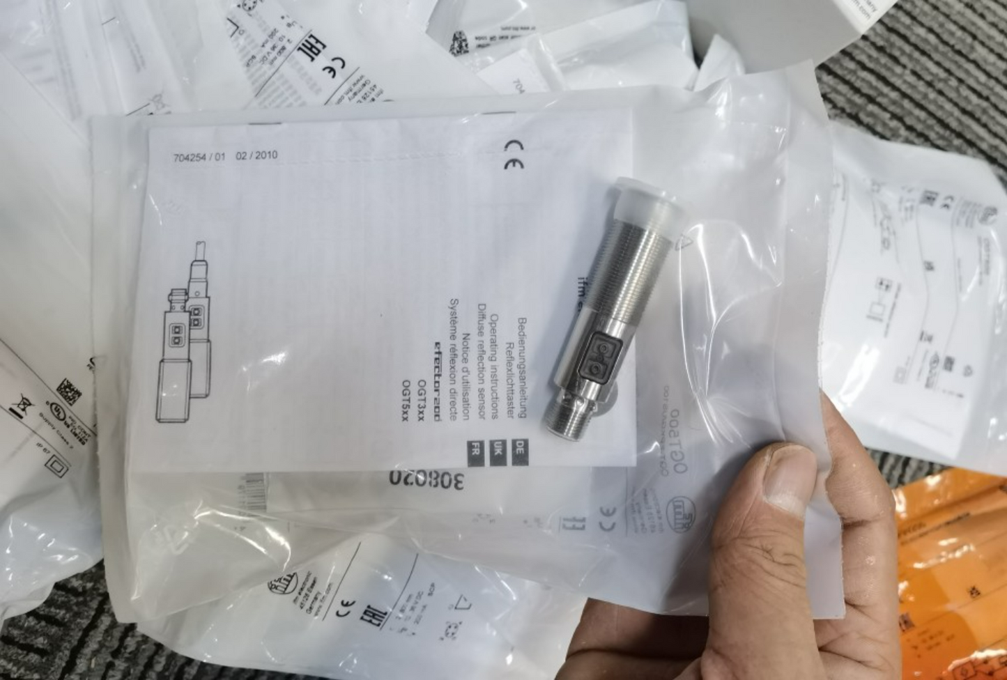 1pcs  IFM OGT500 sensor