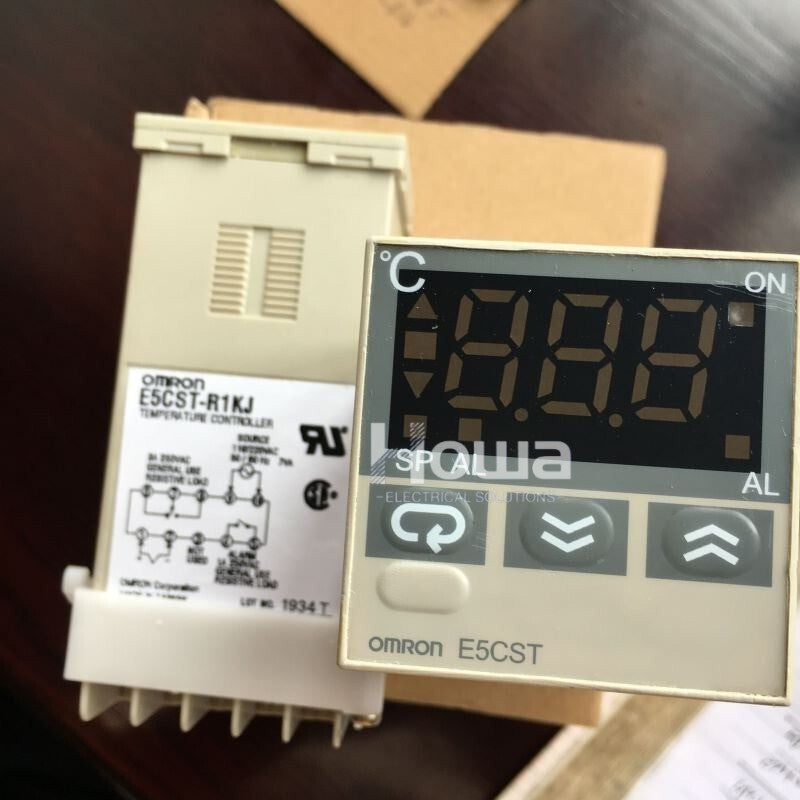 1PC  OMRON E5CS-R1KJX-F Temperature Controller