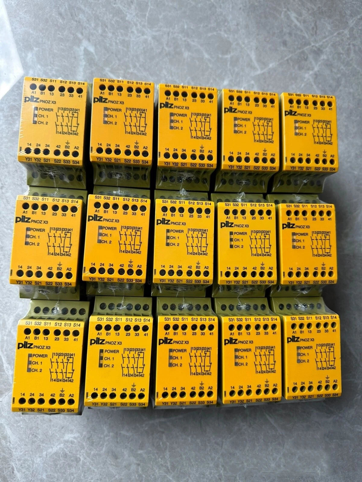 Pilz 774310 Safety relay   air transport #P