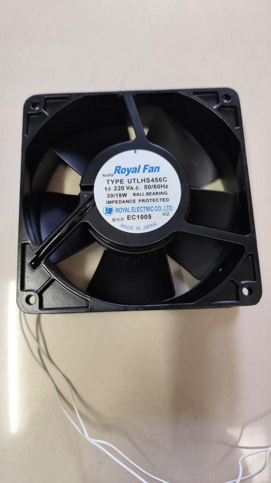 1 PCS ROYAL FAN Fan TYPE UTLHS456C AC 220V 20/18W 12038 12cm All-metal fan