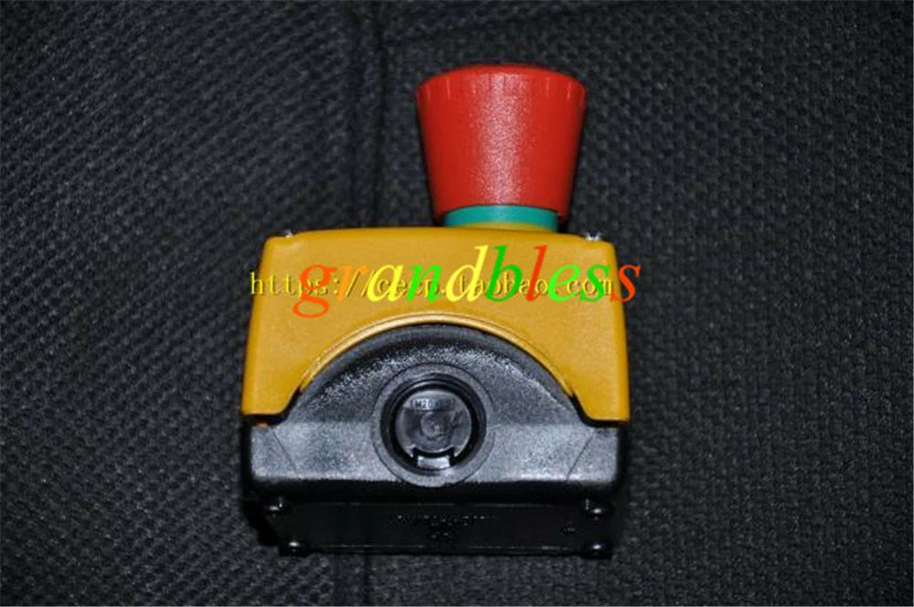 1PCS  For Emergency Stop Button Switch Box 3SB3801-0DG3 1NC