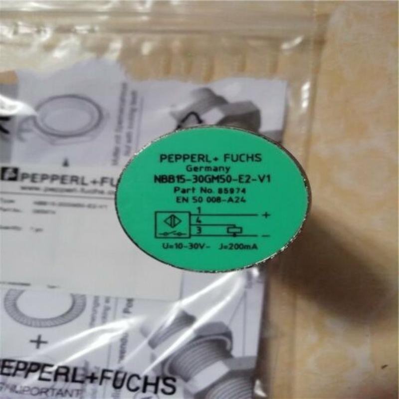 1pcs PEPPERL+FUCHS Sensor NBB15-30GM50-E2-V1
