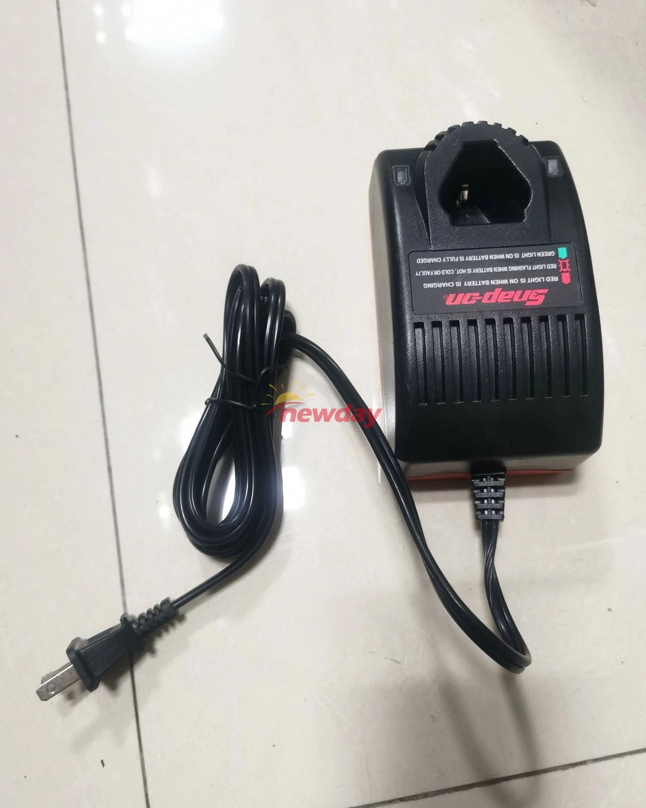 ! Snap On CTC572 CTC-572 7.2V DC 0.8A 120V AC Battery Charger