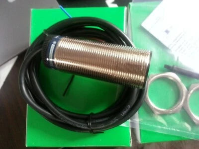 1PC  Schneider XSA-V11801 XSAV11801 Proximity Switch Speed Sensor #P
