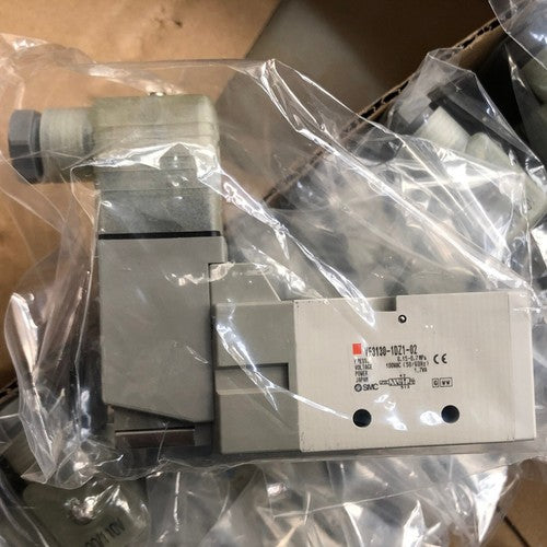 ONE   SMC VF3130-1DZ1-02 solenoid valve Free shipping
