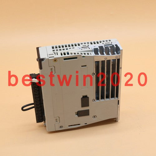 one   Yaskawa SGD7S-1R6A20A Servo Driver in box Fast Delivery