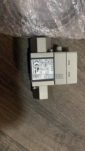 1PC ONE  Flow Switch    PF3W720-04-B-M