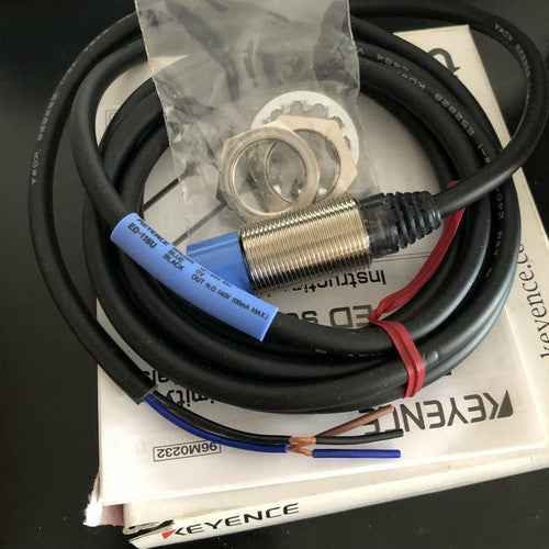 1pc  keyence Proximity sensor ED-118U ED-118U ONE Year Warranty