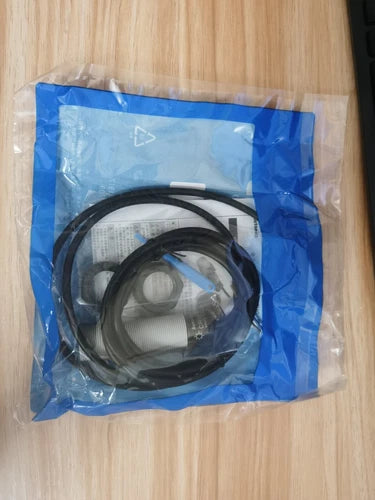 1PC    Proximity Sensor  CR18-8AO CR188AO