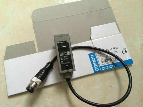 OMRON  photoelectric sensor E3S-CD11-M1J 1 year warranty E3SCD11M1J